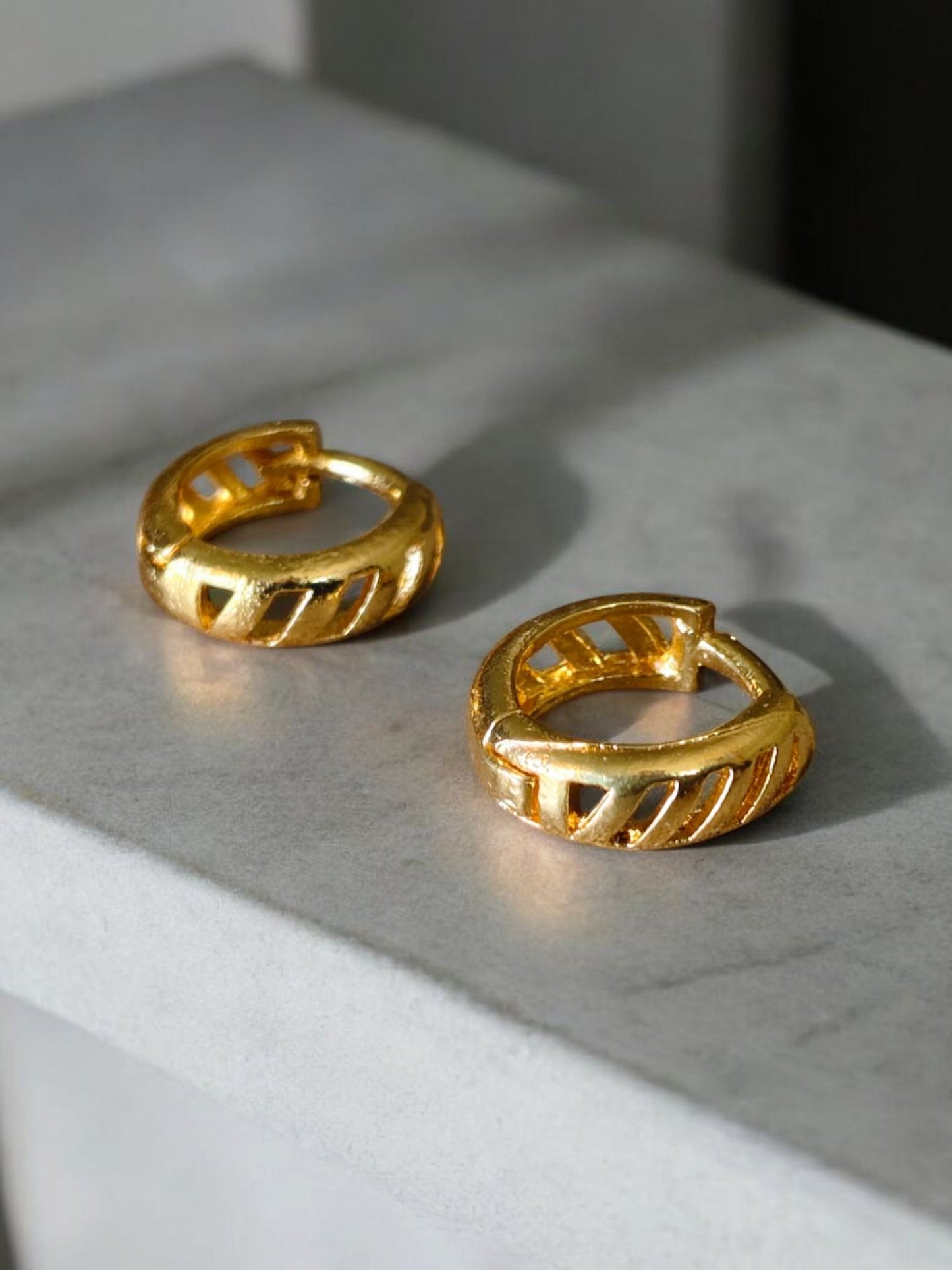 Gold-Plated Leaf Design Hoop Earrings for Women – Stylish Daily Wear Jewelry