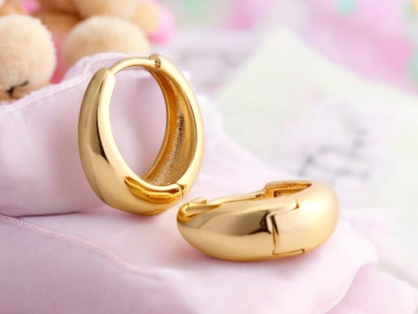 Gold-Plated Leaf Design Hoop Earrings for Women – Stylish Daily Wear Jewelry